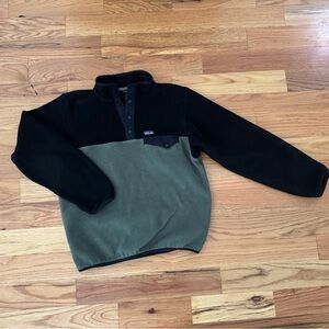Patagonia Boys Two-Tone Black and Green Synchilla fleece pullover